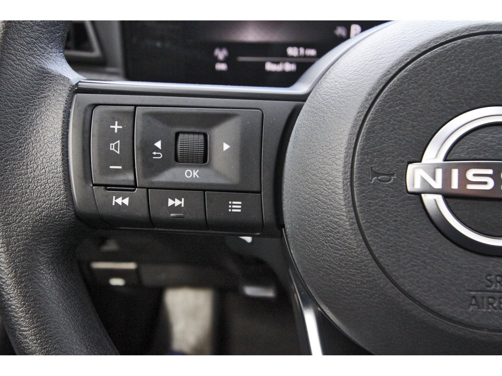 Certified 2025 Nissan Kicks SV FWD image 19