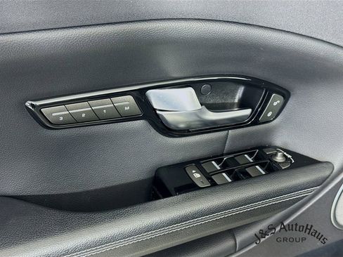 Used 2018 Land Rover Range Rover Evoque SE Dynamic image 23