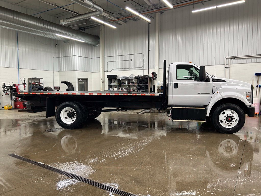 Certified 2022 Ford F750 2WD Regular Cab Super Duty image 5
