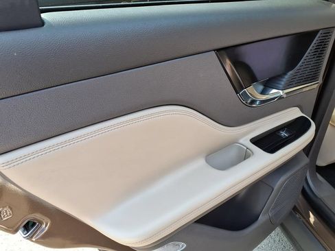 Used 2022 Lincoln Corsair AWD w/ Premium Package image 15
