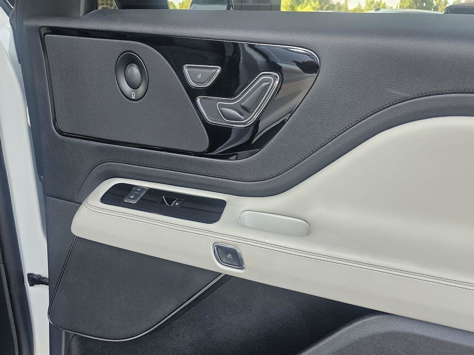Used 2025 Lincoln Aviator 2WD w/ Jet Appearance Package image 11