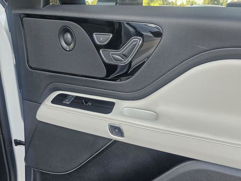 Used 2025 Lincoln Aviator 2WD w/ Jet Appearance Package image 11