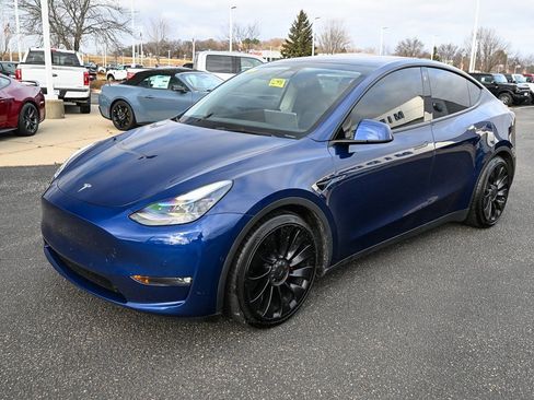 Used 2022 Tesla Model Y Performance image 9