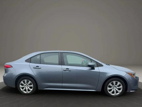 Used 2022 Toyota Corolla LE FWD image 4