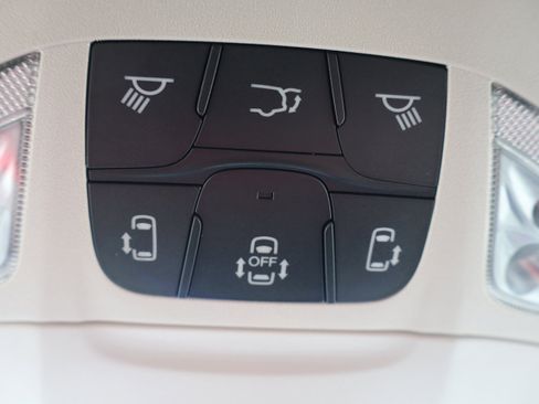 Used 2024 Chrysler Pacifica Touring-L image 24