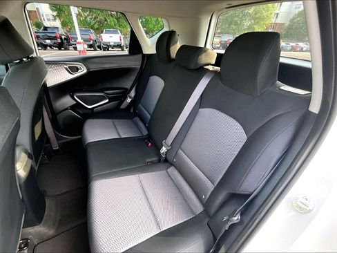 Used 2025 Kia Soul LX w/ LX Technology Package FWD image 23