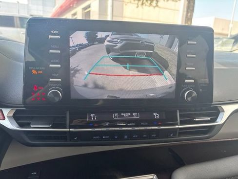 Used 2023 Toyota Sienna XLE FWD image 12