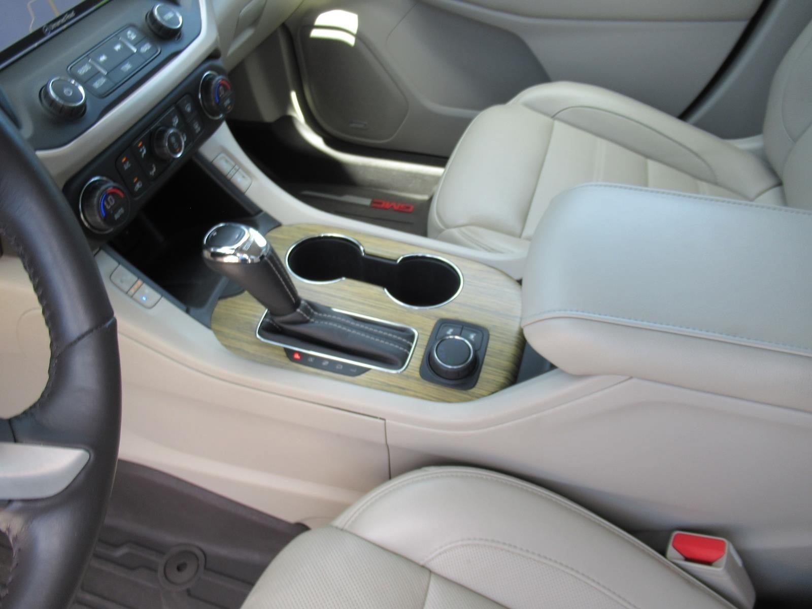 Used 2019 GMC Acadia Denali w/ Technology Package FWD image 16