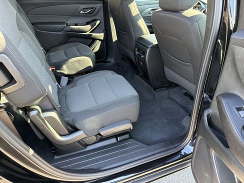 Used 2023 Chevrolet Traverse LT image 21