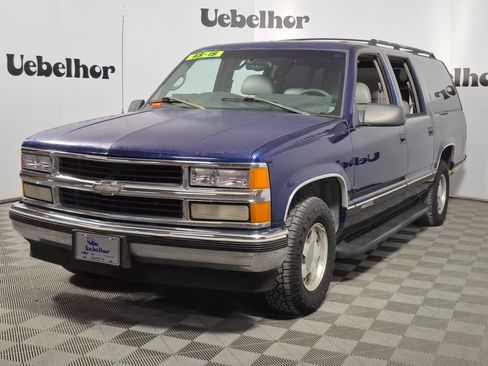 Used 1999 Chevrolet Suburban 2WD w/ Preferred Equipment Group 3 image 3