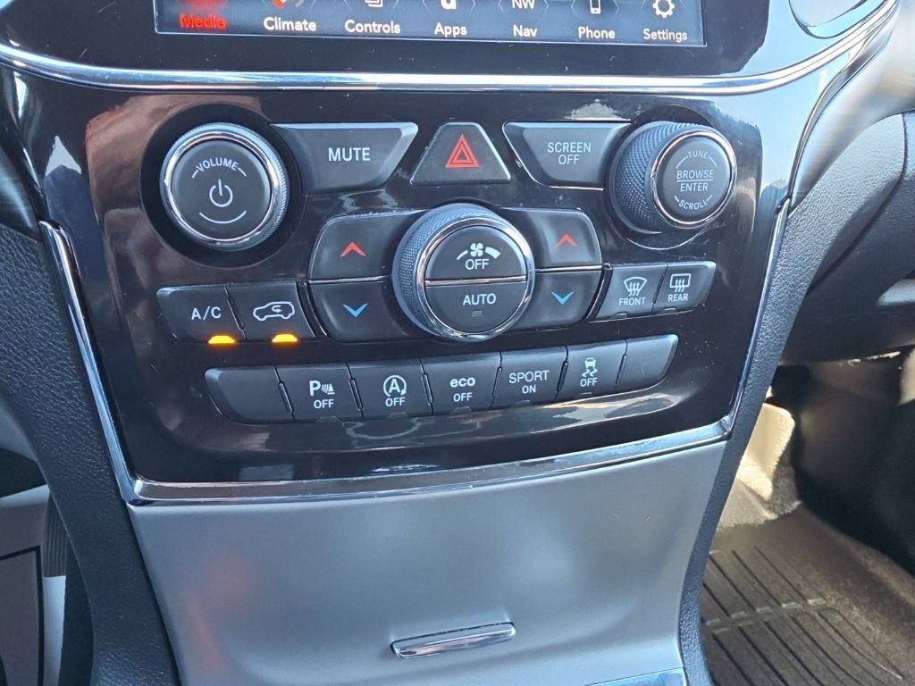 Used 2021 Jeep Grand Cherokee Laredo X AWD/4WD image 22