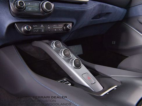 Used 2019 Ferrari Portofino image 12