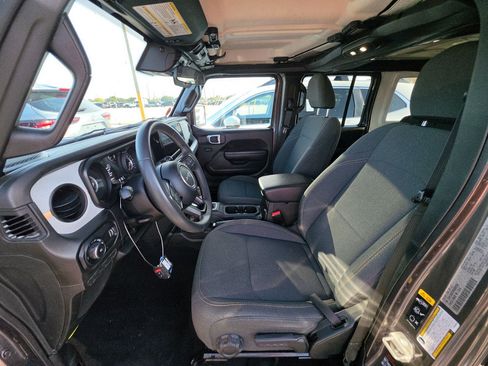 Used 2024 Jeep Wrangler Unlimited Sport AWD/4WD image 5