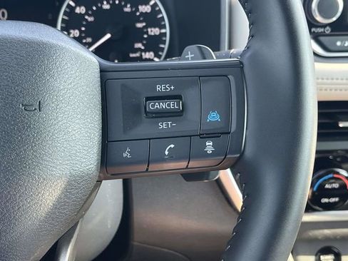 Used 2025 Nissan Rogue SV image 28