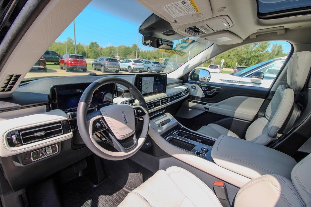 Used 2025 Lincoln Aviator Reserve w/ Equipment Group 201A AWD/4WD image 17