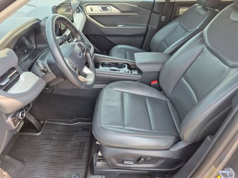 Used 2025 Ford Explorer Active w/ Active Comfort Package AWD/4WD image 12