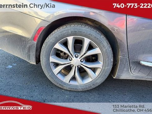 Used 2018 Chrysler Pacifica Limited w/ Tire & Wheel Group image 27
