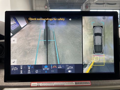 Used 2025 Toyota Tacoma Trailhunter Crew Cab image 58