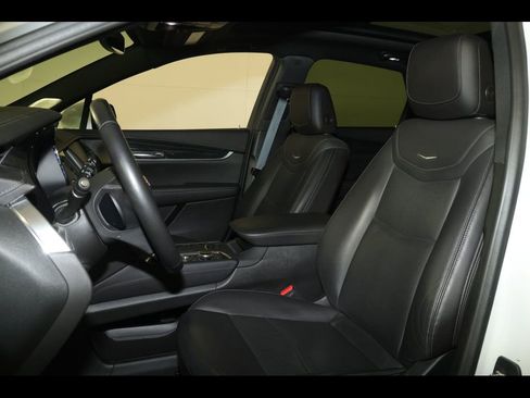 Used 2023 Cadillac XT5 Premium Luxury w/ LPO, Floor Liner Package AWD/4WD image 28