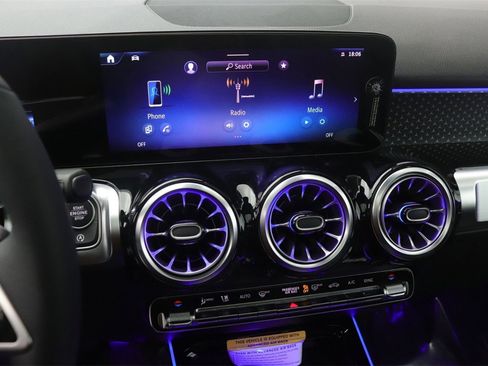 New 2026 Mercedes-Benz GLB 250 image 6