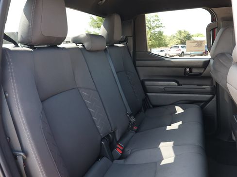 Used 2025 Toyota Tacoma SR5 AWD/4WD image 33