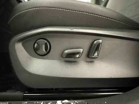 New 2026 Volkswagen Taos SE image 11