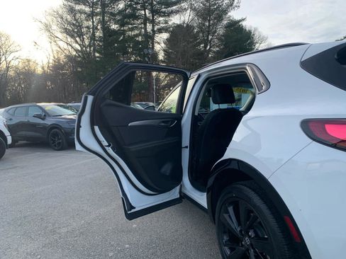 Certified 2025 Buick Envision Sport Touring image 32