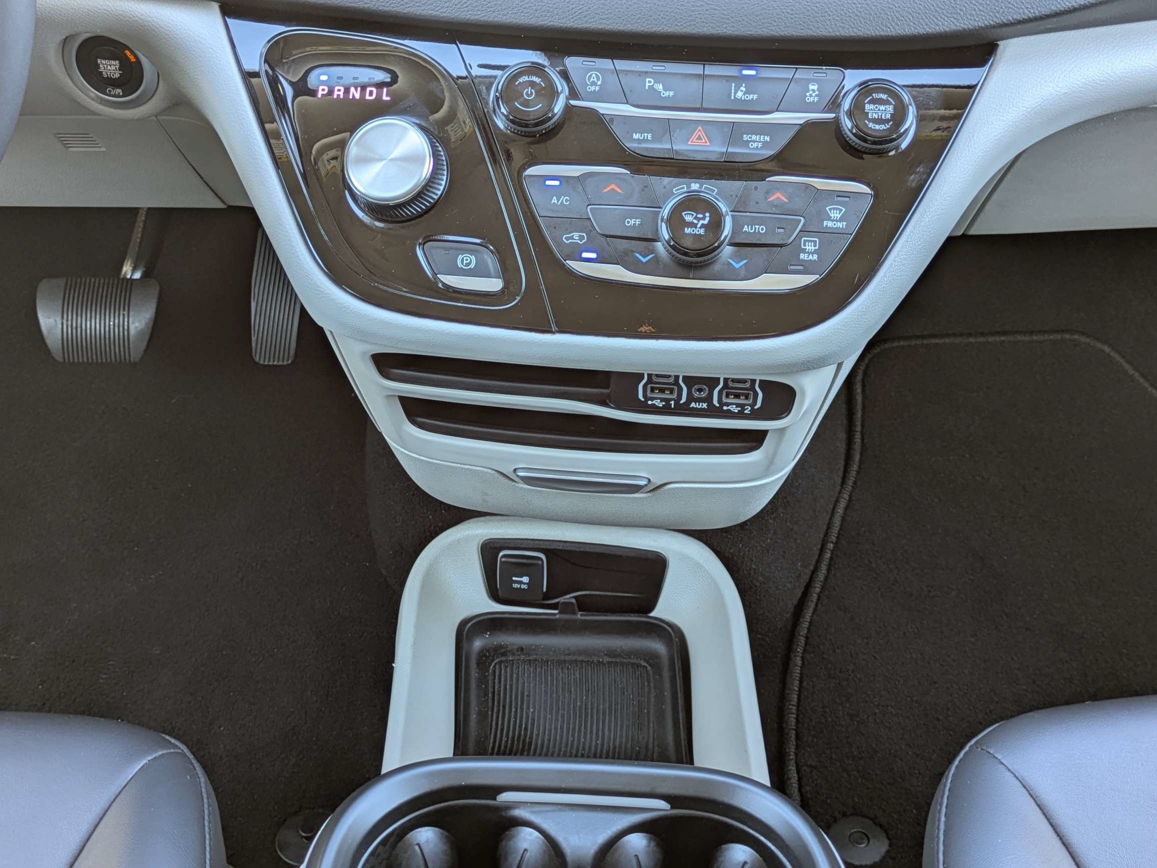 Used 2024 Chrysler Pacifica Touring-L FWD image 19