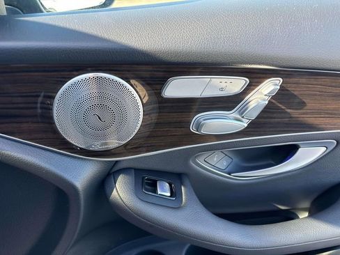 Used 2021 Mercedes-Benz GLC 300 4MATIC image 17