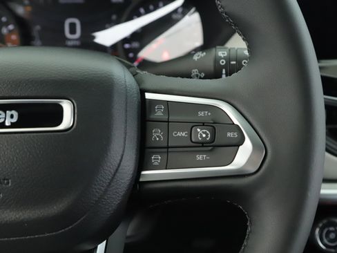 Used 2026 Jeep Compass Limited image 9