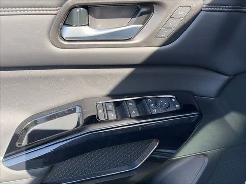 New 2026 Nissan Pathfinder Platinum image 11