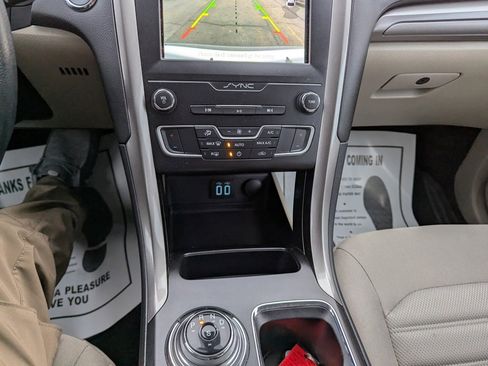 Used 2019 Ford Fusion SE image 17