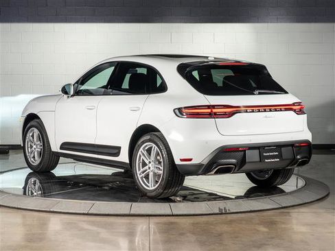 Used 2025 Porsche Macan image 3