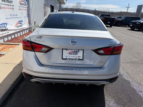 Used 2022 Nissan Altima 2.5 SV w/ SV Premium Package image 4