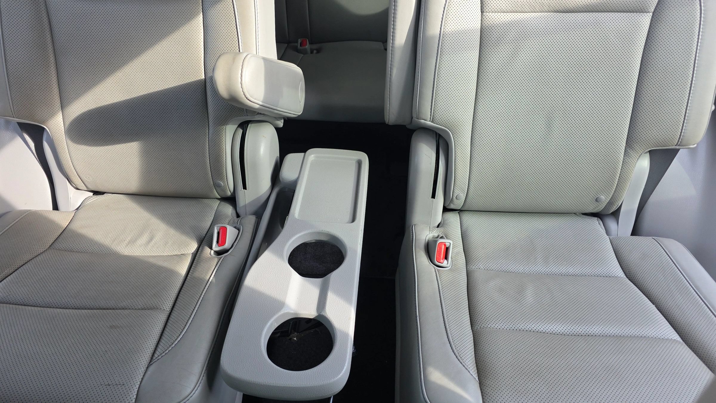 Used 2016 Toyota Highlander Limited FWD image 25