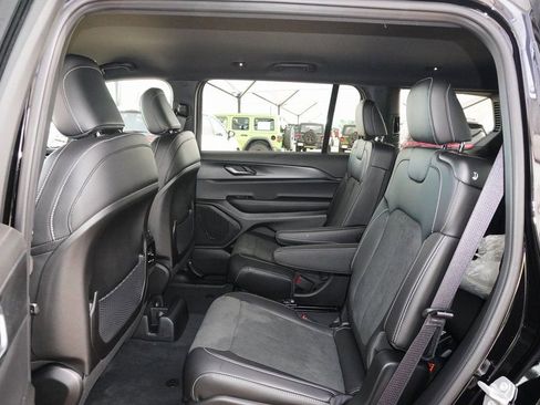 New 2025 Jeep Grand Cherokee L Laredo AWD/4WD image 11