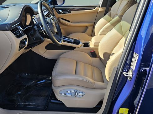 Used 2022 Porsche Macan image 13