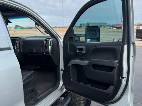 Used 2019 Chevrolet Silverado 2500 LT image 19