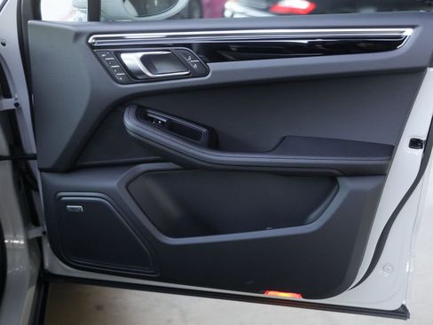 New 2026 Porsche Macan image 39