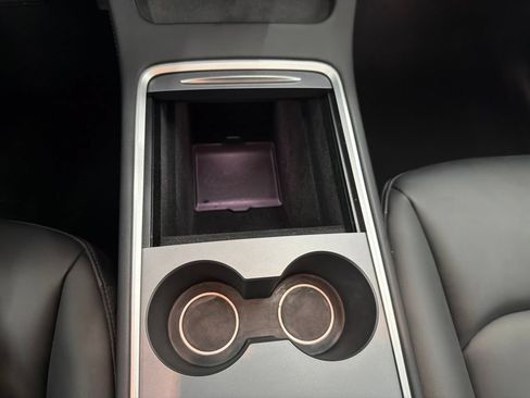 Used 2022 Tesla Model Y Long Range AWD/4WD image 18