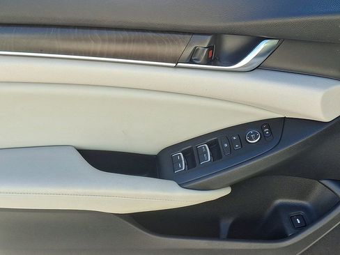 Used 2018 Honda Accord EX image 12