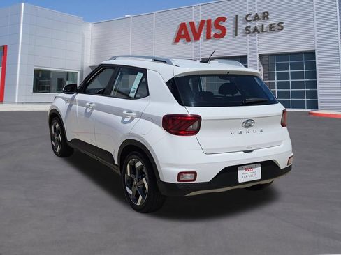 Used 2025 Hyundai Venue SEL FWD image 3