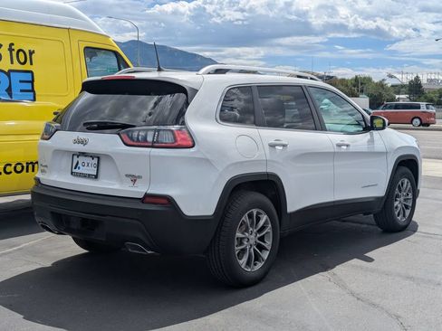 Used 2019 Jeep Cherokee Latitude Plus w/ Cold Weather Group AWD/4WD image 4