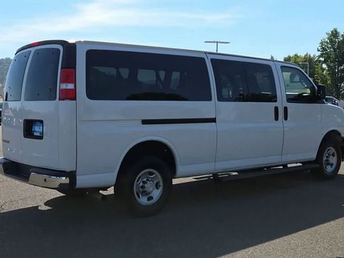 Used 2023 Chevrolet Express 3500 LT w/ LT Preferred Equipment Group RWD image 8
