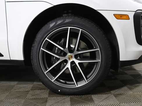 Used 2026 Porsche Macan AWD/4WD image 12
