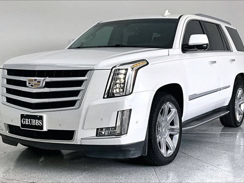 Used 2018 Cadillac Escalade Luxury AWD/4WD image 12