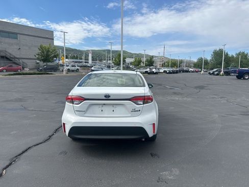 Used 2024 Toyota Corolla LE AWD/4WD image 5