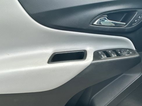 Used 2021 Chevrolet Equinox LS w/ LS Convenience Package image 11