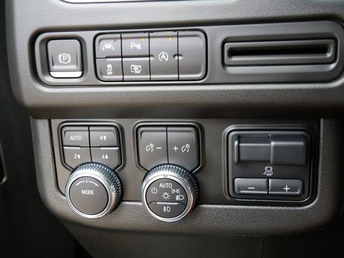 Used 2023 GMC Yukon XL SLT w/ SLT Premium Package image 20