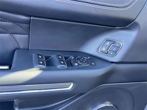 Used 2024 Ford Expedition Platinum image 30
